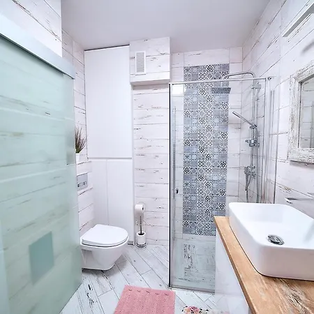 アパート Laguna 22 Lesna ポラニツァ・ズドゥルイ